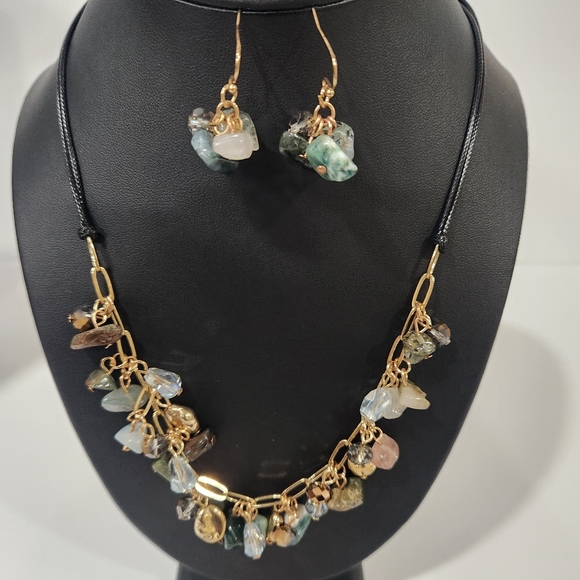 NWT Gold Tone Semi-Precious Necklace Set - Picture 5 of 5